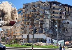Diyarbakır'da depremde hasar gören bina yıkım sırasında çöktü