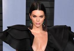 Kendall Jenner'ın minik bikinili ayna pozuna beğeniler yağmur oldu yağdı! Ablası Khloe Kardashian da kayıtsız kalamadı
