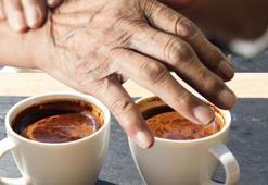 Yemekten sonra herkes bu hatayı yapıyor! En az 30 sene yaşlandırıyor, sakın bu hataya düşmeyin...