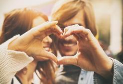 Aşkın kitabını yazan 5 burç! Sevince Ferhat olup dağları deliyorlar