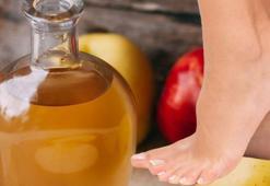 Ayak mantarını kökten uca bitiriyor! Nasır, koku, kaşıntı bırakmıyor: Gece suyla karıştırıp sürün