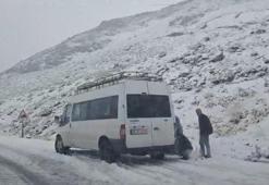 3 bin rakımlı Karabet Geçidi'nde kar yağışı trafiği olumsuz yönde etkiledi