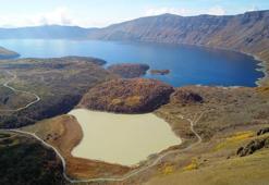 Nemrut Krater Gölü sezonun son ziyaretçilerini ağırlıyor
