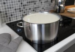 Süt kaynatırken yapılan en büyük hata! Şifa diye içiyoruz ama zehre dönüşüyor