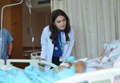Şifa dağıtıyor! Herkes doktor değil de Adalet Bey’in kızı diye hitap ediyor