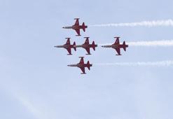 Antalya’da Ata’ya Saygı Uçuşu