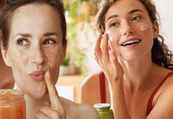 Sivilce ve güneş lekelerini silgi gibi siliyor! Cilt lekelerinin kökünü kazıyor