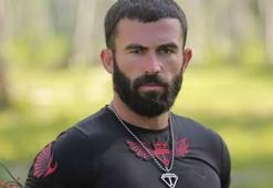 Sultan kostümü giyerek rakiplerine meydan okudu