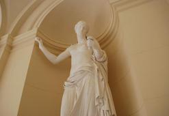 Klasisizm akımı nedir, temsilcileri kimlerdir? Klasisizm akımı eserleri nelerdir?