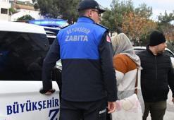 Dilencinin üzerinden para yerine çıkanlar ekipleri bile şaşırttı