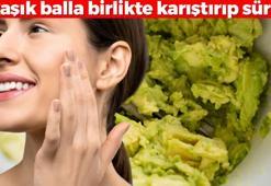 20 dakikada gençlik aşılıyor! Leke, iz, yara ne varsa onarıyor: 1 kaşık balla birlikte karıştırıp sürün