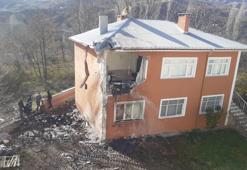 Binanın ikinci katına kamyon çarptı