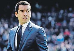 Bronckhorst'un duruşu ikna etti