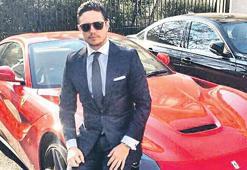 Londra'da Ferrari'sini çaldılar! Hırsızları gemide yakalattı