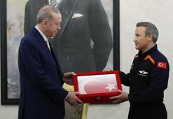 Alper Gezeravcı'yı kabul etti! Cumhurbaşkanı Erdoğan'dan özel hediye