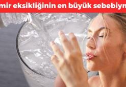 Bardak bardak içiyoruz ama demir eksikliğine yol açıyor! Zehirden betermiş: Kansızlığa neden olup cildi 10 yıl yaşlandırıyor!