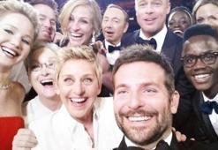Lanetli selfie olarak anılıyor! Bu fotoğrafta yer alan yıldızlar skandallar ve başarısız projelerden kurtulamıyor!