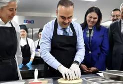 Bakan Kacır, ramazan pidesi yaptı