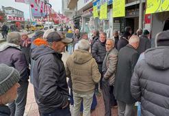 Pazar tezgahının önünde herkes kuyruğa girdi! Kilosu 25 liradan satılıyor: B12 zengini, yaşlanmayı engelliyor