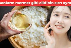 Japonların mermer gibi cildinin sırrı oymuş! Pamuğa 1 damla döküp yüzüne süren tek gecede 10 yıl gençleşiyor!
