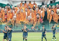 1 dakikada tarihe geçti