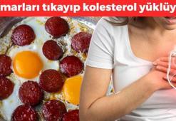 Kahvaltı sofralarından eksik etmiyoruz ama organları çürütüyor! Bayıla bayıla yiyoruz, kolesterole tavan yaptırıp damarları tıkıyor! 40 yaşında kanser ediyormuş