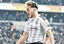 Kartal'ın aklı kupada