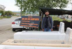 Ölmeyen kaynana için yüzde 50 indirimli mezar taşı kampanyası