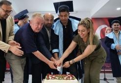 Öğrenmenin yaşı yok! 71 yaşında lise diploması aldı: Mutluluktan göbek attı
