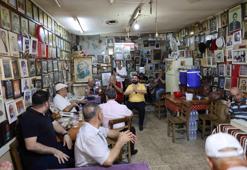 Duvarda 800 fotoğraf var! İlçede ölenler bu kahvehanede lakabıyla anılıyor