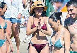 Öykü Karayel ve Özge Özpirinçci denizde karşılaştı! Fizikleriyle kendilerine hayran bıraktı