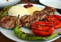 Gelinim Mutfakta Akçaabat köfte ve mısır ekmeği nasıl yapılır? Akçaabat köfte ve mısır ekmeği tarifi, yapılışı, malzemeler