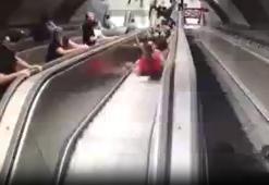 İzmir'de yürüyen merdiven kaza anı! 11 kişi yaralandı