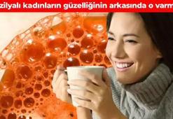 Brezilyalı kadınların akılalmaz güzellik sırrı ortaya çıktı! Meğer suyunu sıkıp bardak bardak içince cildi beton gibi yapıyormuş: Yaşlılık izlerini silgi gibi siliyor, gözenekleri tamamen dolduruyor