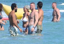 Engin Öztürk denizde koyu sohbette!