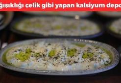 Yoğurdun içine 1 kaşık katıp yiyince etkisi 10 katına çıkıyor! Ölüm hariç her derde deva, kolesterolü düşürüp bağışıklığı çelik gibi yapıyor
