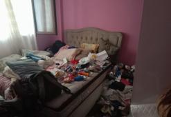 Esenyurt'ta kötü koku gelen evden çöp yığını çıktı