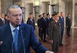 Cumhurbaşkanı Erdoğan, YAŞ üyeleriyle Anıtkabir'i ziyaret etti
