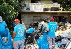 Antalya'da çöp ev vakası! 4 kamyon çöp çıktı