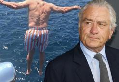 Robert de Niro 81’inci yaş gününü tekneden serin sulara atlayarak kutladı! 'İyi ki doğdun benim çılgın babam'