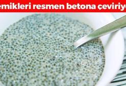 1 bardak süt içine 1 kaşık atmak yetiyor! Bağırsakları çalıştırıp kemikleri betona çeviriyor! Omega-3'te ve proteinde balığı 10'a katlıyor