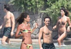 Deniz ve güneşin tadını birlikte çıkardılar: Berrak Tüzünataç ile Edis'in Bodrum tatili!