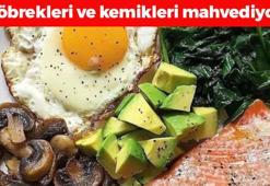 Herkes yapıyor ama böbrekleri ve kemikleri mahvediyor! Kilo vereyim derken sağlığınızdan olmayın, mum gibi erimenin sırrı çok farklıymış!