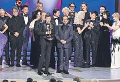 Emmy’de tarihi gece