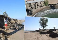 Deniz 50 metre içeriye girdi, göl çekildi! Sular bir ilçeyi parça parça yutuyor