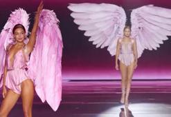 Victoria Secret defilesinde görsel şov! Modeller melek kanatları taktı