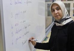 Depremzede Zeynep öğretmen hayata öğrencileri ile tutundu