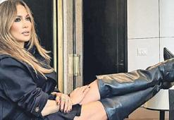 55'lik JLO'dan seksi pozlar