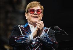 Elton John sevenlerini üzdü