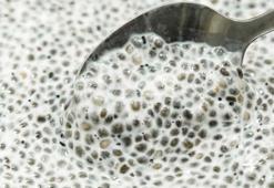 Yoğurdun içine ekleyip kaşık kaşık yiyin! Şişkinliğin kökünü kazıyor, kolesterol ne unutturuyor! Kabızlığı bitiren 3 malzemeli mucize kür